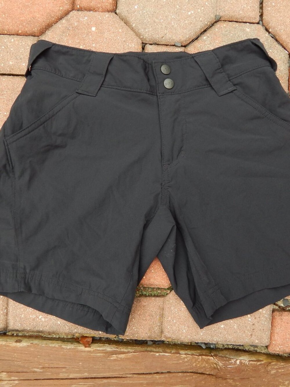 Columbia PFG Black Womens Shorts Size 2 7" Length